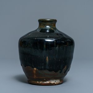 Un vase en grès porcelaineux de type Jian à émail 'fourrure de lièvre', Song — photo 4