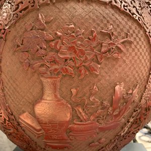 Un vase en laque rouge, marque de Qianlong, Chine, 19/20ème — photo 7