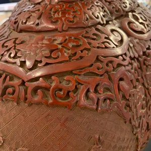 Un vase en laque rouge, marque de Qianlong, Chine, 19/20ème — photo 9