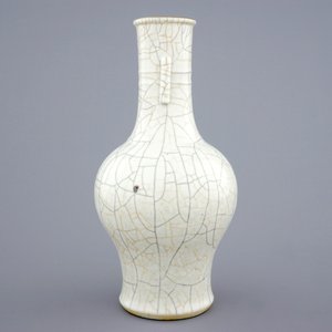 Un vase en porcelaine à glaçure de type ge, Chine, 18/19ème — photo 4