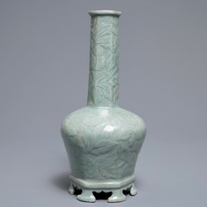 Un vase en porcelaine céladon à décor incisé, Corée, Goryeo ou après — photo 2