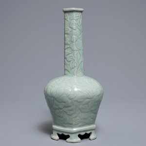 Un vase en porcelaine céladon à décor incisé, Corée, Goryeo ou après — photo 3