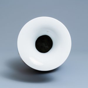Un vase en porcelaine dans le style de Sèvres, prob. Samson, Paris, 19ème — photo 5