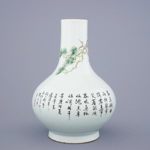 Un vase en porcelaine de Chine à décor qianjiang cai, signé Ma Qing Yun, 19/20ème — photo 3