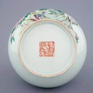 Un vase en porcelaine de Chine à décor qianjiang cai, signé Ma Qing Yun, 19/20ème — photo 6