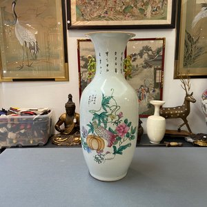 Un vase en porcelaine de Chine à double décor en qianjiang cai et famille rose, 19/20ème — photo 8