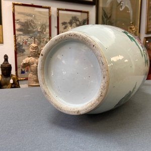 Un vase en porcelaine de Chine à double décor en qianjiang cai et famille rose, 19/20ème — photo 10