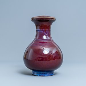 Un vase en porcelaine de Chine à émail flambé, 18/19ème — photo 2