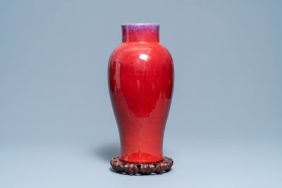 Un vase en porcelaine de Chine à émail flambé, 19ème