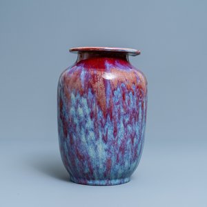 Un vase en porcelaine de Chine à émail flambé en deux couleurs, 18/19ème — photo 5