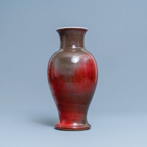 Un vase en porcelaine de Chine à émail flambé en trois couleurs, Qianlong — photo 1