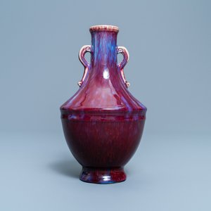 Un vase en porcelaine de Chine à émail flambé, marque de Qianlong incisé, 18/19ème — photo 3