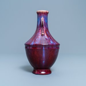 Un vase en porcelaine de Chine à émail flambé, marque de Qianlong incisé, 18/19ème — photo 4