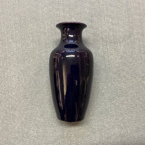 Un vase en porcelaine de Chine aubergine monochrome, Kangxi — photo 11
