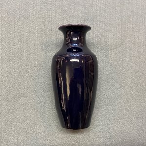 Un vase en porcelaine de Chine aubergine monochrome, Kangxi — photo 12