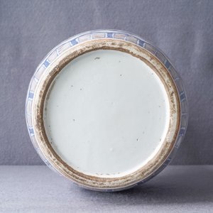 Un vase en porcelaine de Chine bleu, blanc et rouge, 19ème — photo 12