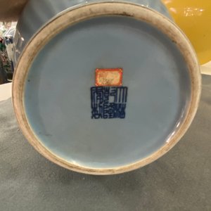 Un vase en porcelaine de Chine bleu de lavande monochrome, marque de Qianlong, République — photo 14