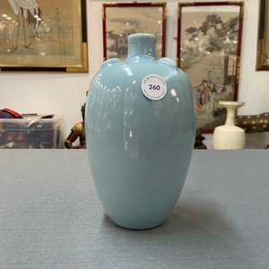 Un vase en porcelaine de Chine bleu de lavande monochrome, marque de Yongzheng, République — photo 7