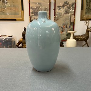 Un vase en porcelaine de Chine bleu de lavande monochrome, marque de Yongzheng, République — photo 8