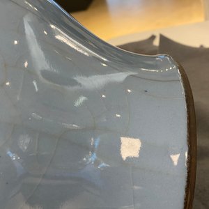 Un vase en porcelaine de Chine bleu de lavande monochrome, Qianlong — photo 14