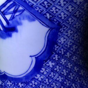 Un vase en porcelaine de Chine bleu et blanc à décor d'immortels, Kangxi — photo 11