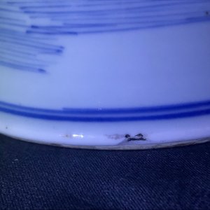 Un vase en porcelaine de Chine bleu et blanc à décor d'un paysage, Kangxi — photo 13