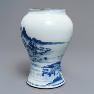 Un vase en porcelaine de Chine bleu et blanc à décor d'un paysage, Kangxi — photo 4