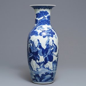 Un vase en porcelaine de Chine bleu et blanc à décor 'Hehe Er Xian', 19ème — photo 1