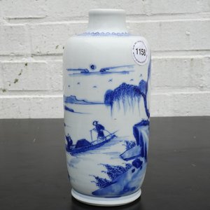 Un vase en porcelaine de Chine bleu et blanc au paysage montagnard, Kangxi — photo 7