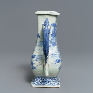 Un vase en porcelaine de Chine bleu et blanc aux anses en forme de chilong, 17/18ème — photo 2