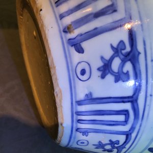 Un vase en porcelaine de Chine bleu et blanc aux lions bouddhistes et pivoines, Ming, Wanli — photo 36