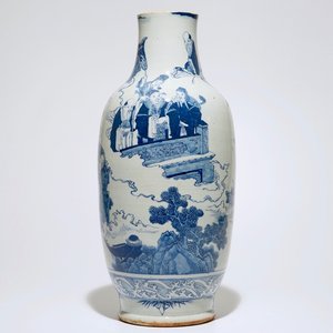 Un vase en porcelaine de Chine bleu et blanc avec Liu Hai et le crapaud, 19ème — photo 1