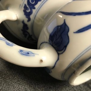 Un vase en porcelaine de Chine bleu et blanc, époque Transition — photo 9