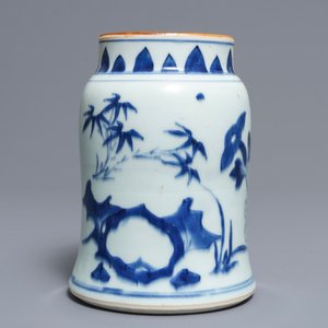 Un vase en porcelaine de Chine bleu et blanc, époque Transition — photo 2