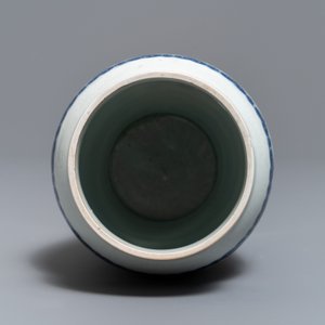 Un vase en porcelaine de Chine bleu et blanc, époque Transition — photo 5