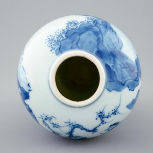 Un vase en porcelaine de Chine bleu et blanc, Kangxi — photo 5
