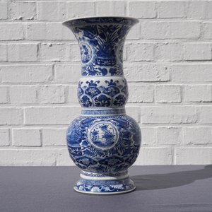 Un vase en porcelaine de Chine bleu et blanc, Kangxi — photo 12