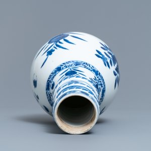 Un vase en porcelaine de Chine bleu et blanc, marque de Kangxi, 19ème — photo 6