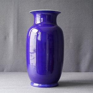 Un vase en porcelaine de Chine bleu monochrome, 19ème — photo 8