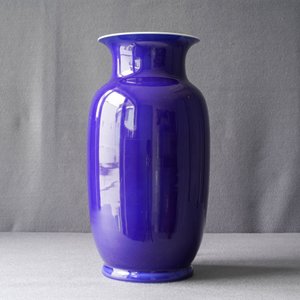 Un vase en porcelaine de Chine bleu monochrome, 19ème — photo 9