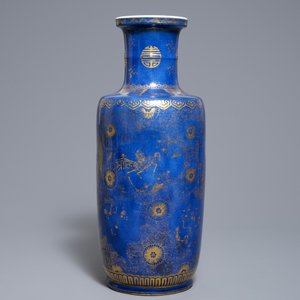 Un vase en porcelaine de Chine bleu poudré et doré, Kangxi — photo 2