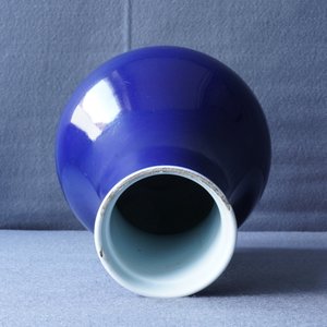 Un vase en porcelaine de Chine 'bleu sacrificiel' monochrome, marque et époque de Yongzheng — photo 20