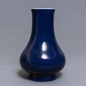 Un vase en porcelaine de Chine 'bleu sacrificiel' monochrome, marque et époque de Yongzheng — photo 4