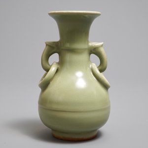 Un vase en porcelaine de Chine céladon de Longquan, Ming — photo 3