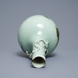 Un vase en porcelaine de Chine céladon et rouge de cuivre, marque et époque de Qianlong — photo 5