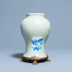 Un vase en porcelaine de Chine céladon monochrome à décor incisé et aux panneaux en bleu, blanc et rouge de cuivre, Kangxi — photo 3