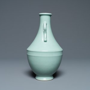 Un vase en porcelaine de Chine céladon monochrome, marque de Qianlong, République — photo 2