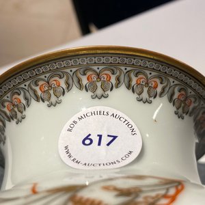 Un vase en porcelaine de Chine coquille d'oeuf à décor d'un cavalier entouré de soldats, marque de Qianlong, République — photo 8