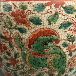 Un vase en porcelaine de Chine dite 'de Swatow' à décor polychrome de lions bouddhistes, Ming — photo 10