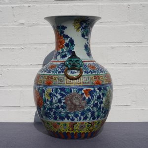 Un vase en porcelaine de Chine doucai à décor de pivoines, 19ème — photo 10